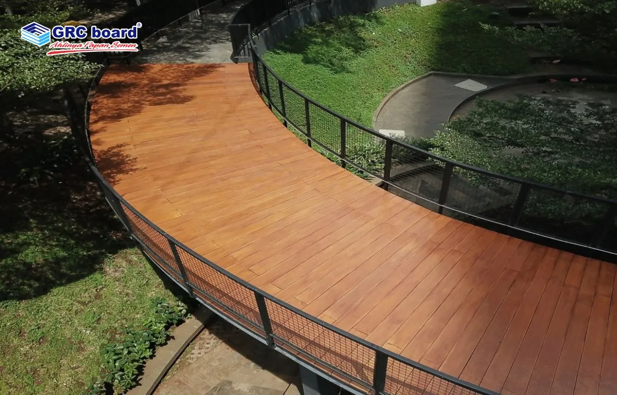 SOLUSI MATERIAL LANTAI DECK MULTIFUNGSI: IDEAL UNTUK AREA INDOOR DAN OUTDOOR